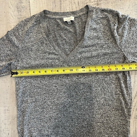 Lucky Brand Marbeled Grey V Neck Long Sleeve Sweater w/ Ribbed hem Size Small - Picture 5 of 8